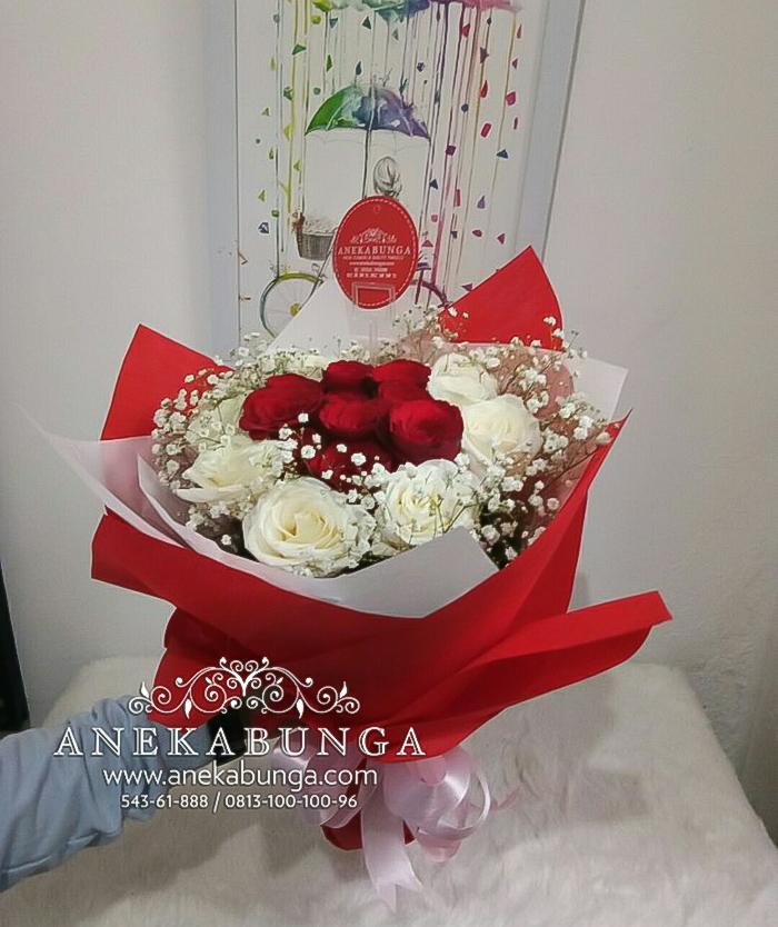 Jual Buket Bunga Mawar Segar Merah Putih Red White Rose Hand Bouquet ...