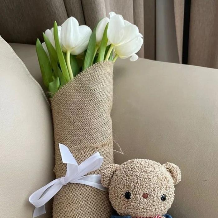 Gambar Buket bunga Tulip segar wrapping rajut dari Florist JKT Kota Administrasi Jakarta Barat Tokopedia