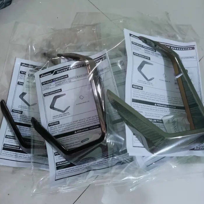 Gambar Karpet Alas Pijakan Kaki Honda Vario 160 cc Original AHM dari omibeng27 Kab. Bogor 4 Tokopedia