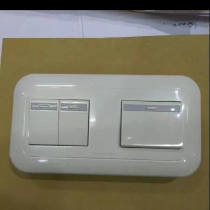 Gambar saklar sakelar 3gang 3 gang triple silver mws panasonic dari PROLED ELECTRIC Kota Administrasi Jakarta Pusat 2 Tokopedia