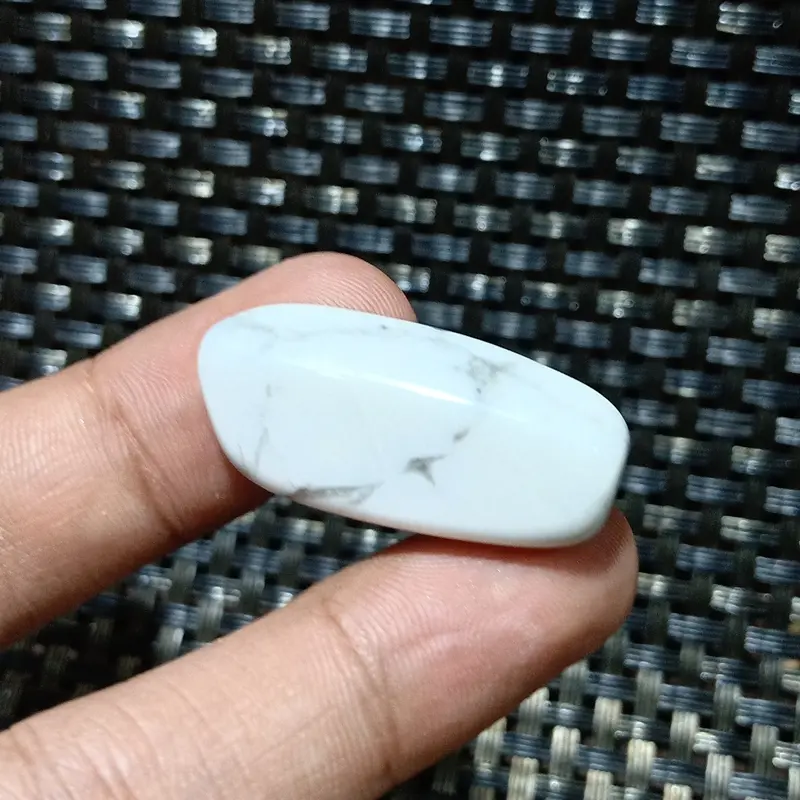 natural howlite tumbled stone 0