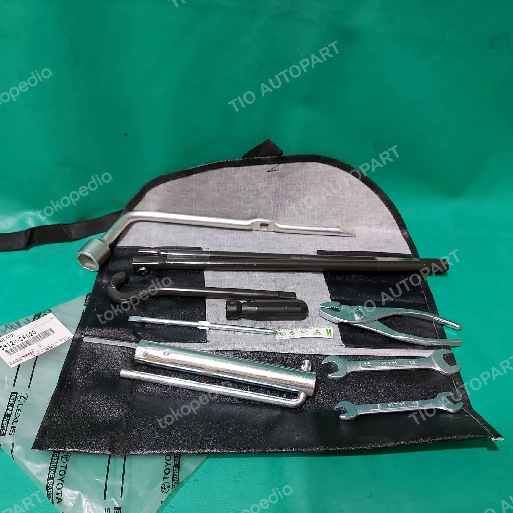 TOOL KIT / KUNCI RODA SET INNOVA 2004-2014