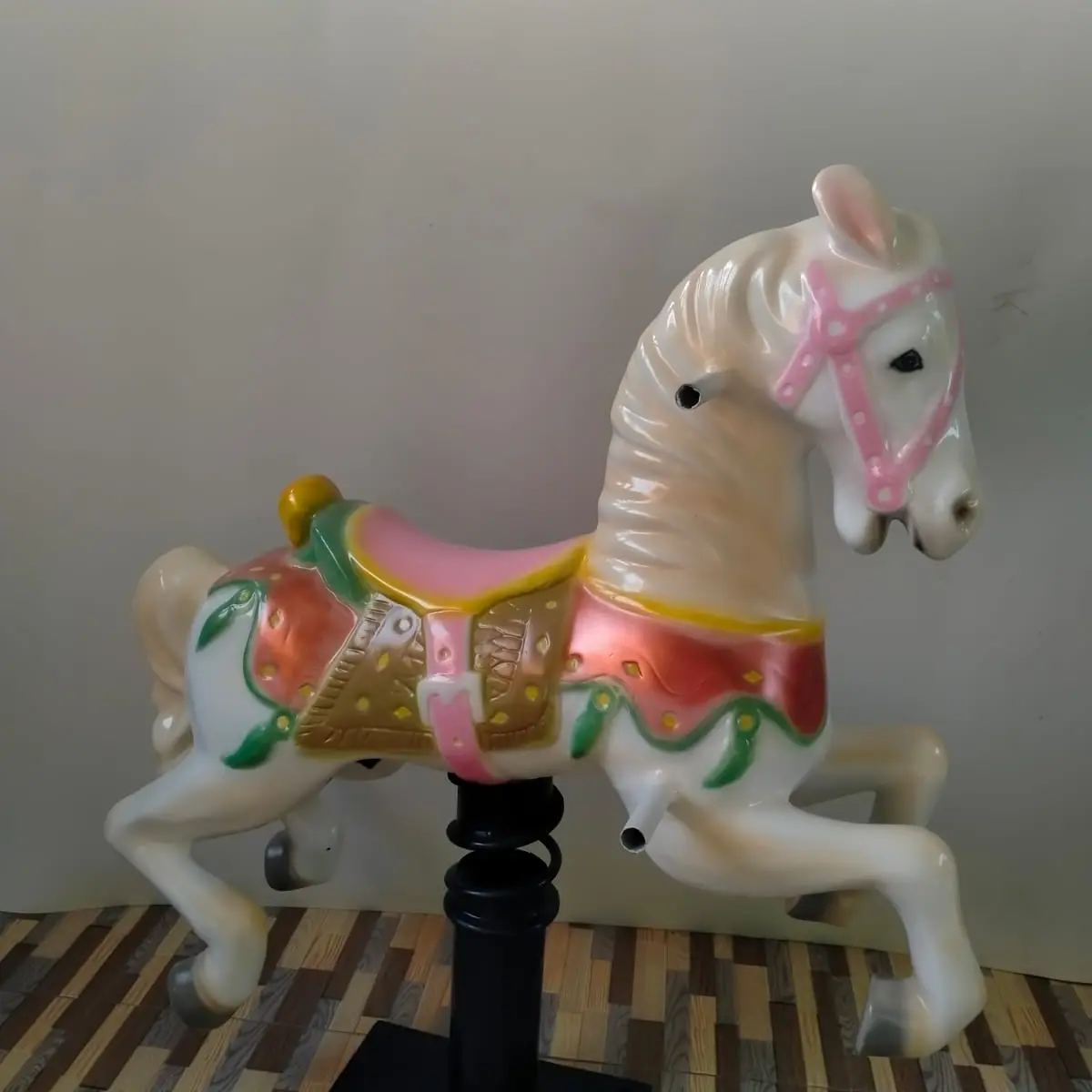 kuda Pegas kuda per warna putih
