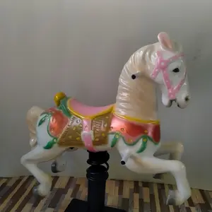 kuda Pegas kuda per warna putih