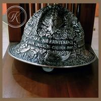 Gambar SOUVENIR HELM UKIR PERTAMBANGAN PERTAMINA PERAK KOTAGEDE JOGJA dari toko perak kotagede silver Kota Yogyakarta 3 Tokopedia