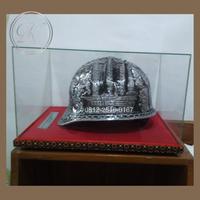 Gambar Custom Helm Ukir Alumunium Proyek Pertambangan Perak dan Box Akrilik dari toko perak kotagede silver Kota Yogyakarta 2 Tokopedia
