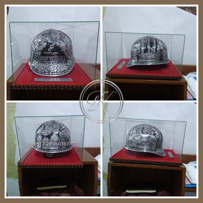 Gambar Custom Helm Ukir Alumunium Proyek Pertambangan Perak dan Box Akrilik dari toko perak kotagede silver Kota Yogyakarta Tokopedia