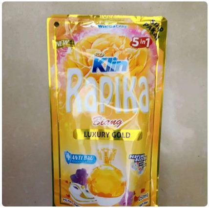 Rapika Pelicin Pakaian Biang Luxurious Gold Pouch 250ml 61111