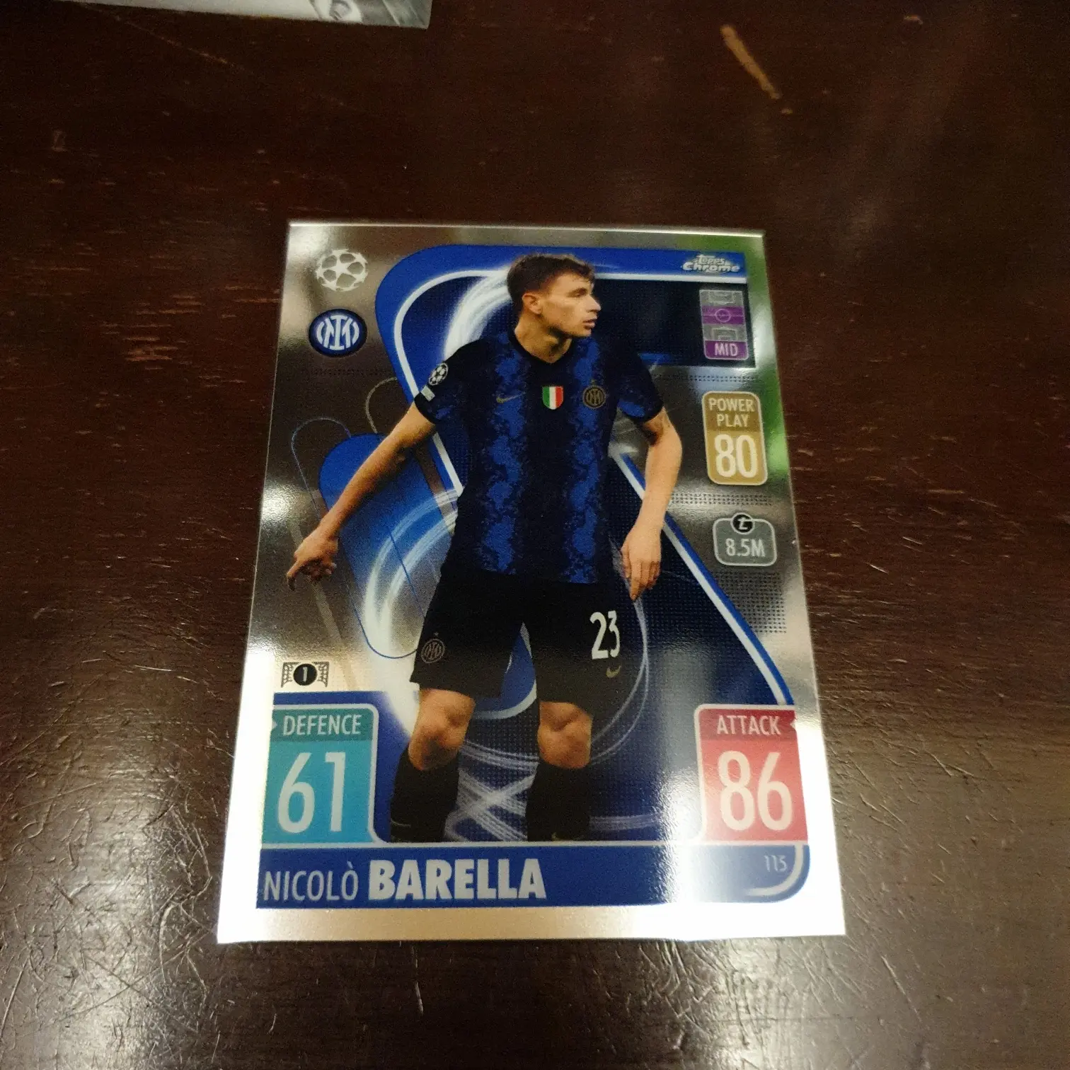 Kartu bola inter nicolo barella topps chrome match attax 2022