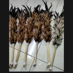 kemoceng bulu ayam coklat