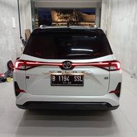 Gambar Two Tone Color Wrapping Sticker Mobil Setengah Body Black Piano Glossy dari king autoshop Kota Bekasi 5 Tokopedia