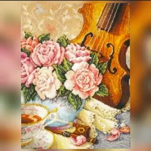 Paket kristik bunga biola dan cangkir teh elegan