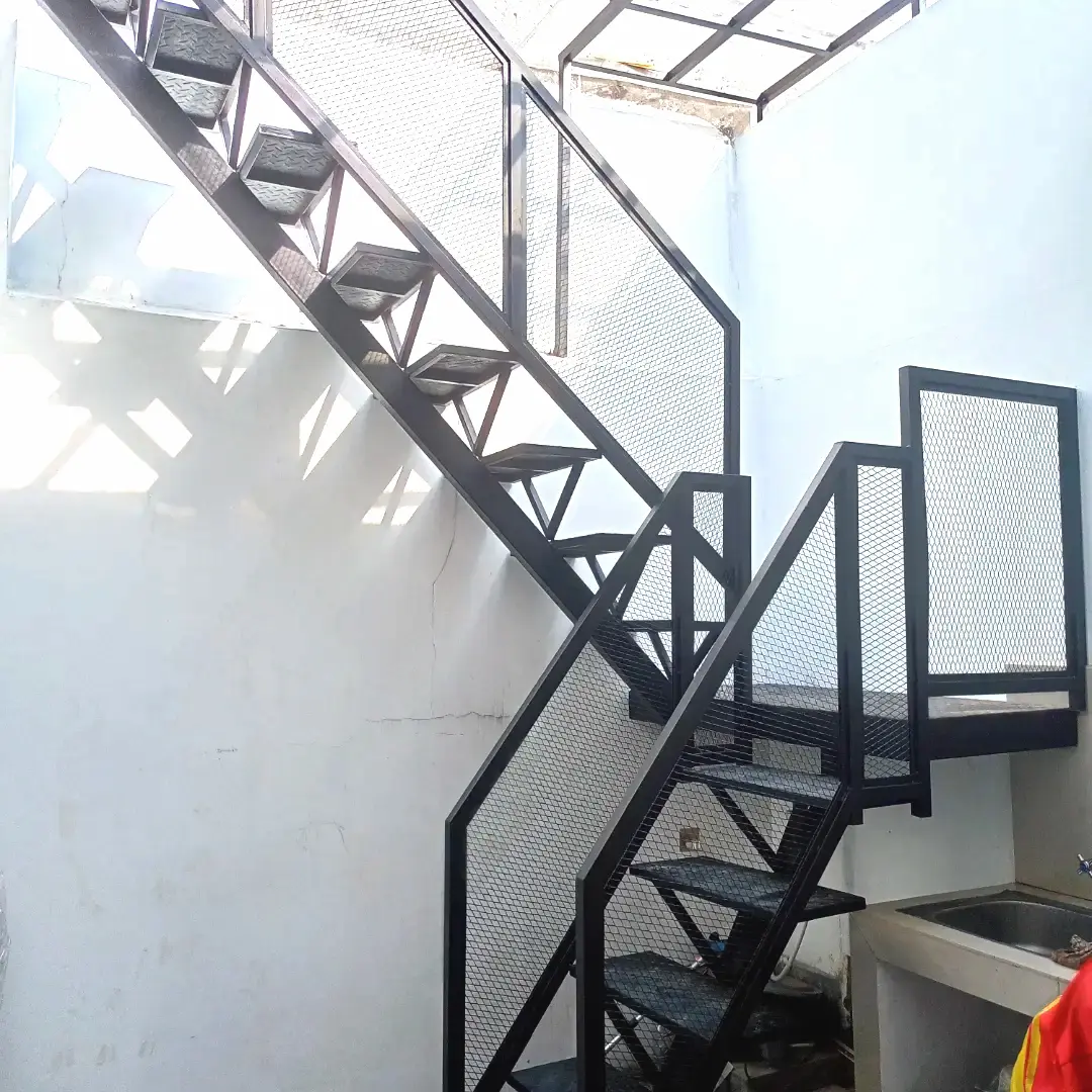 tangga rebah besi murah motif kawat expanda
