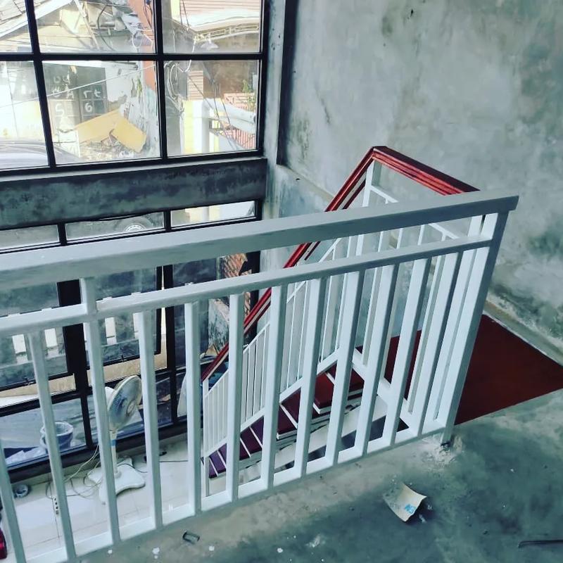 TANGGA BESI MURAH MINIMALIS TRAP DAN HANDLE KAYU 2