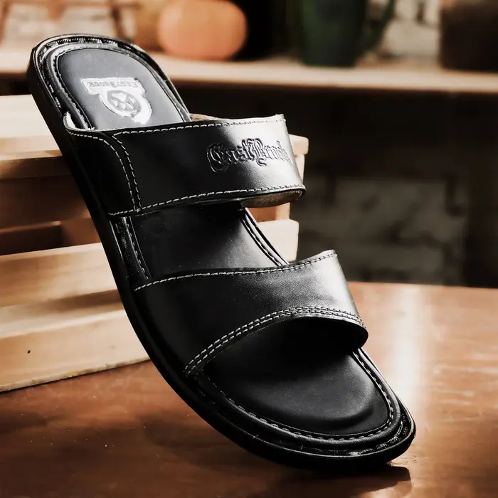 Gambar Sandal Kulit Asli Pria Murah Eastbrook Round Sendal Slide Casual Empuk dari nyekermen Kota Bandung 5 Tokopedia