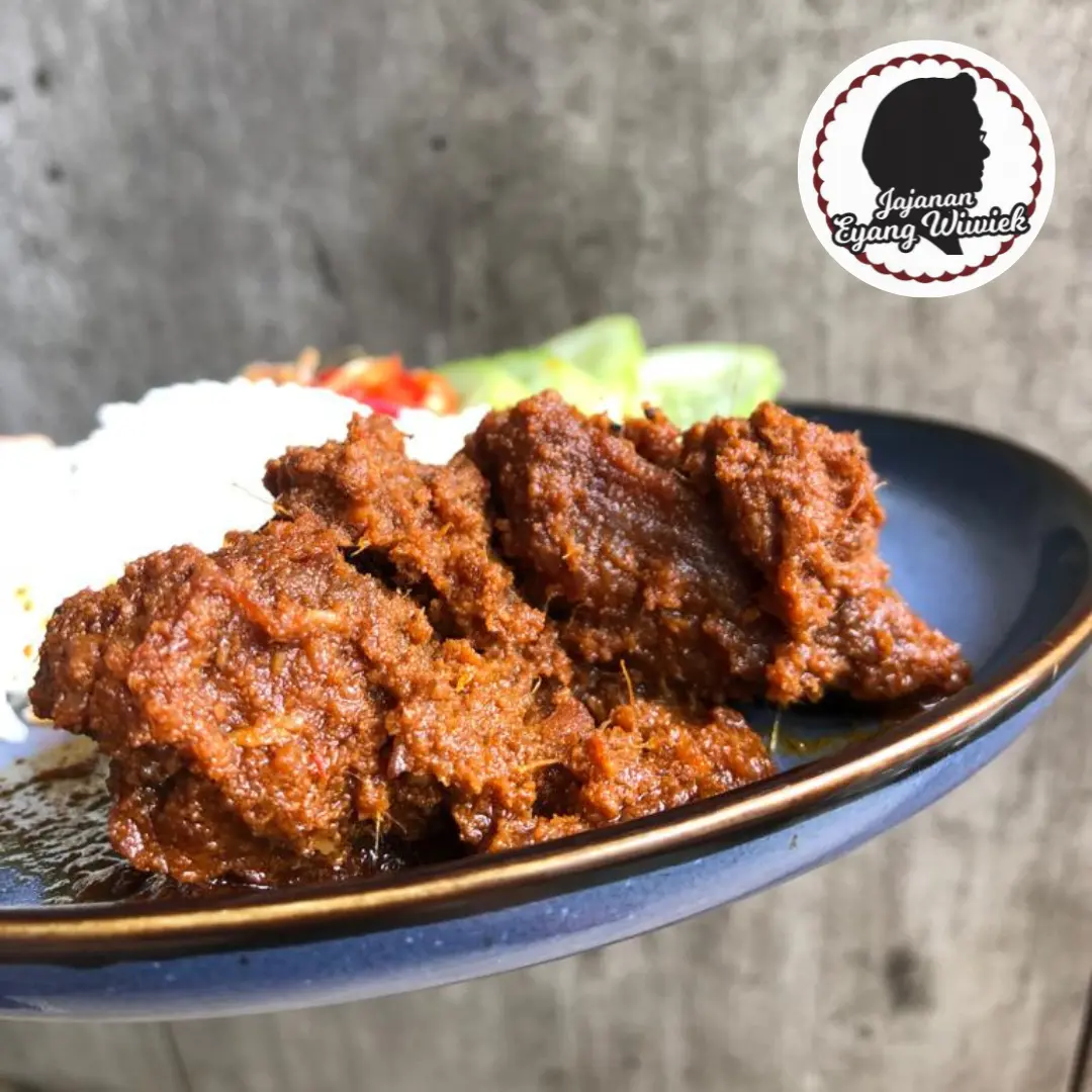 Rendang Daging Sapi Pedas Minang Padang Merek Jajanan Eyang Wiwiek Original asal Payakumbuh