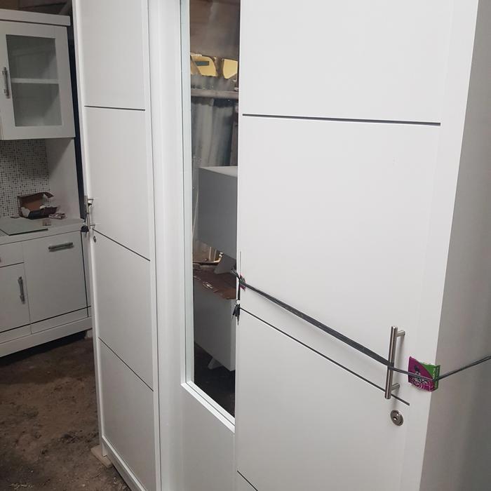 Gambar lemari pakaian 3 pintu 4 tiang dari skm olshop Kab. Bandung Tokopedia