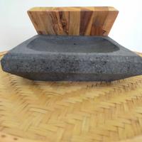 Gambar cobek batu kotak 20cm tutup kayu jati dari cobek batu watubhumi Kota Magelang 3 Tokopedia