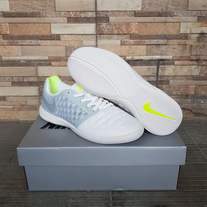 Gambar sepatu futsal nike lunargato 2 white grey dari gandasports Kota Tangerang Tokopedia