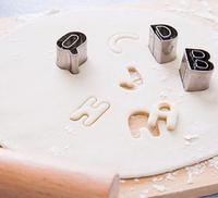 Gambar SET BOX 26 Pc HURUF Cookie Fondant Cutter Cetakan Kue Biskuit Stainles dari SeekNDeal Kota Administrasi Jakarta Barat 2 Tokopedia