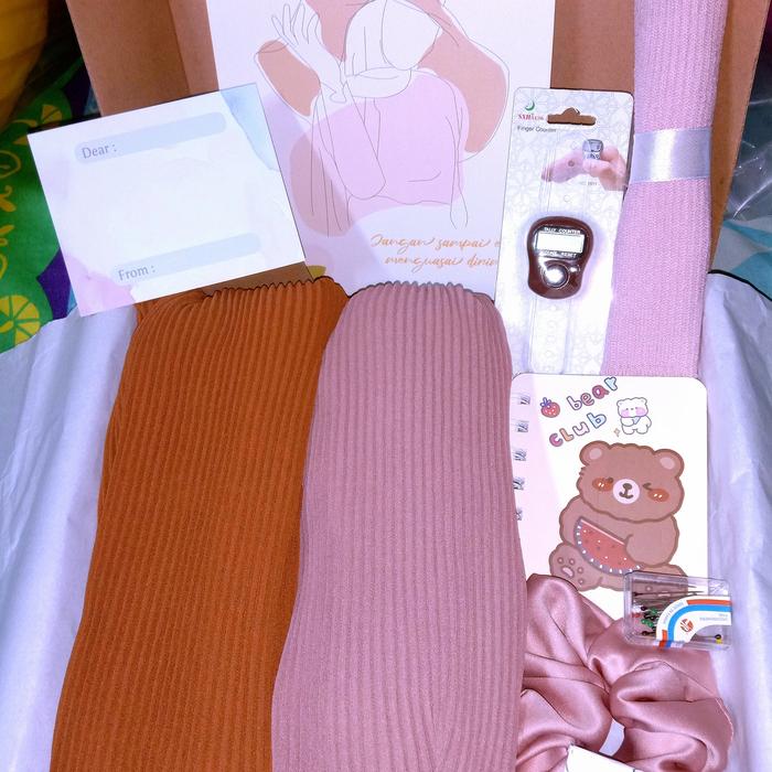 Gambar Hadiah Ultah Hampers hijab Kado untuk pacar cewek dari Daniafood1 Kab. Cirebon Tokopedia
