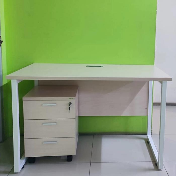 Gambar Meja kantor Euro uk.120 komplit laci dorong kaki besi warna maple dari Relasi Kantor Kab. Tangerang Tokopedia