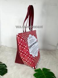 Gambar Tas Souvenir Mengenang 1 Tahun Wafat SM Trapesium Muat Box Nasi 20x20 dari fafasouvenirkudus Kab. Kudus 2 Tokopedia