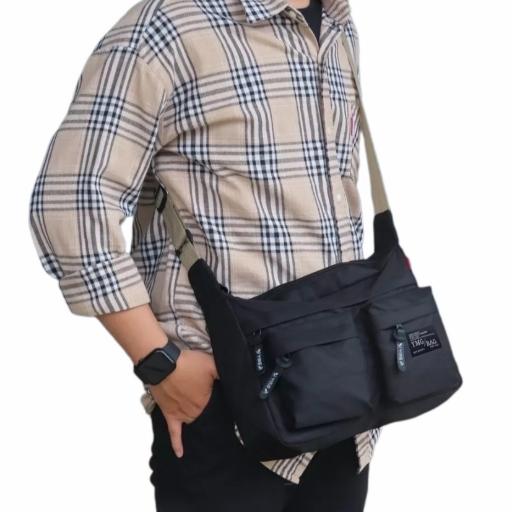 Gambar Tas Selempang Distro Pria & Wanita Sling Bag/Tas Sekolah/Tas Kuliah dari AQilaStore.id Kab. Tangerang Tokopedia