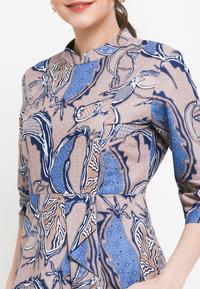 Gambar Arjuna Weda Blouse Batik Daun Dewa - Biru dari Batik ArjunaWeda Kota Administrasi Jakarta Timur 4 Tokopedia