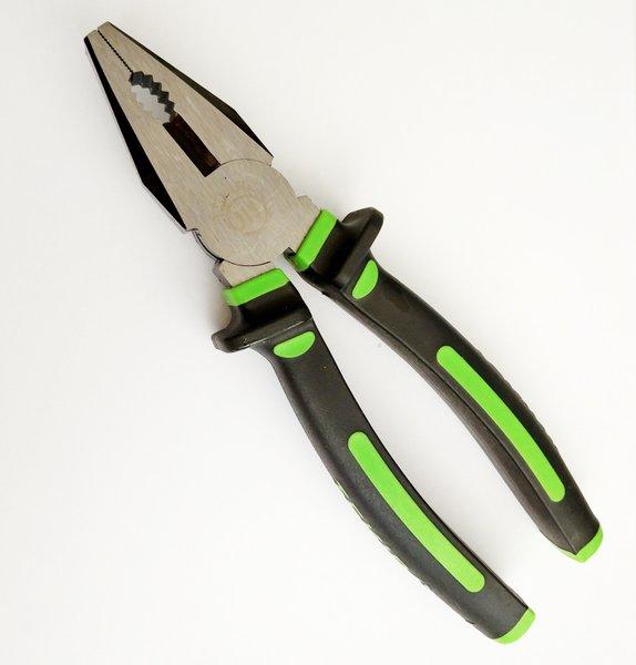 Gambar TEKIRO TANG KOMBINASI 7 INCI /TEKIRO TANG JAPIT 7" / LINESMAN PLIERS 7 dari NAGA TEKNIK ACCESORIES. Kota Administrasi Jakarta Barat Tokopedia
