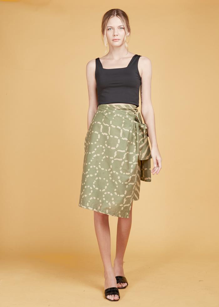 Gambar Batik Fractal Rok Lilit Lingkar-Lintang Hijau dari Batik Fractal Kota Bandung Tokopedia