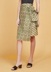 Gambar Batik Fractal Rok Lilit Lingkar-Lintang Hijau dari Batik Fractal Kota Bandung 3 Tokopedia