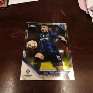 Kartu bola inter lautaro martinez topps chrome 2022
