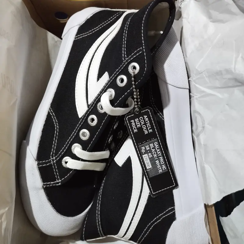 Sepatu johnson galaxy pro black white 4