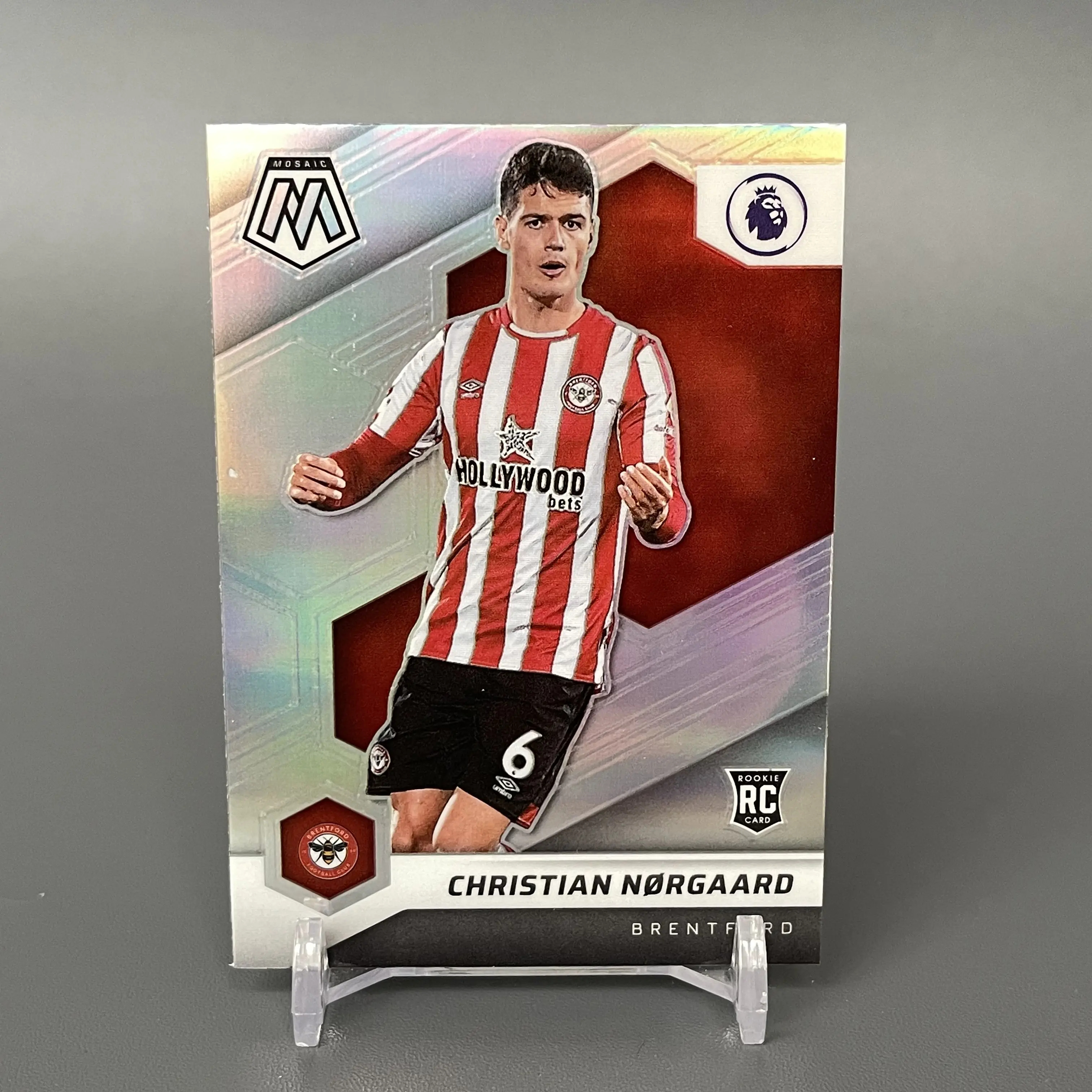 Kartu Bola Panini Mosaic Silver Rookie Christian Norgaard Brentford