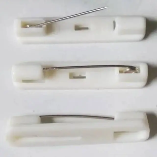 PENITI PLASTIK 30mm 3 cm BROS PUTIH NAMA DADA NAME TAG bross gravo