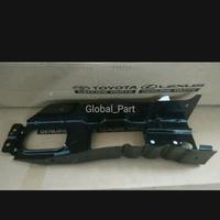 Gambar bracket dudukan bemper bumper depan Toyota Dyna HT 130HT dutro asli dari Global Part balikpapan Kota Balikpapan 4 Tokopedia