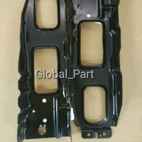 Gambar bracket dudukan bemper bumper depan Toyota Dyna HT 130HT dutro asli dari Global Part balikpapan Kota Balikpapan 3 Tokopedia