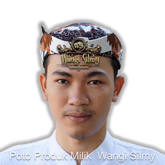 Gambar Iket Blangkon Kraman Pangeran Cakrabuwana Cirebon Blangkon Abdi Dalem dari Wangi Silmy Kab. Cirebon Tokopedia