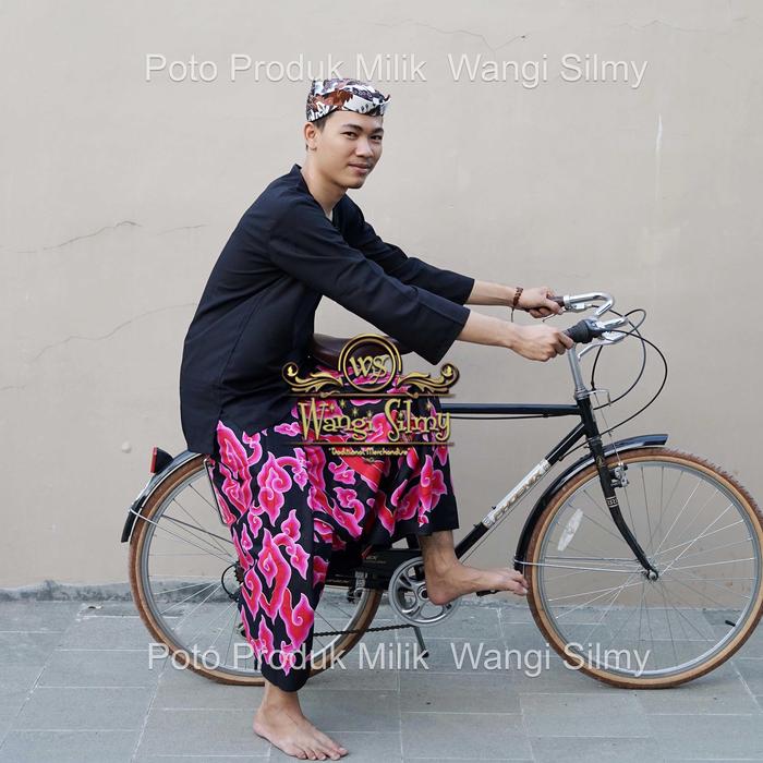 Gambar Sarung Batik Cirebon Motif Mega Mendung Merah - Sarung Batik Pria dari Wangi Silmy Kab. Cirebon Tokopedia