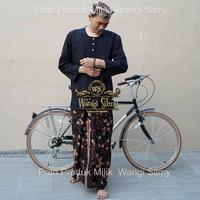 Gambar Sarung Batik Cirebon Motif Kangkung Hitam dari Wangi Silmy Kab. Cirebon 4 Tokopedia
