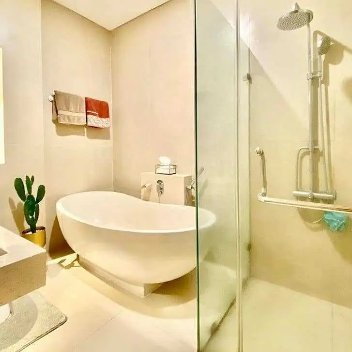 Bathtub Terrazzo Portable Putih Lengkung