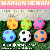 Gambar soccer ball MAINAN rubber hiasan kandang sugar glider hamster kucing - SOCCER BALL dari charlotte bowtique Kota Administrasi Jakarta Barat 2 Tokopedia