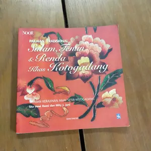 buku pakaian tradisional sulam,tenun dan renda khas kotogadang