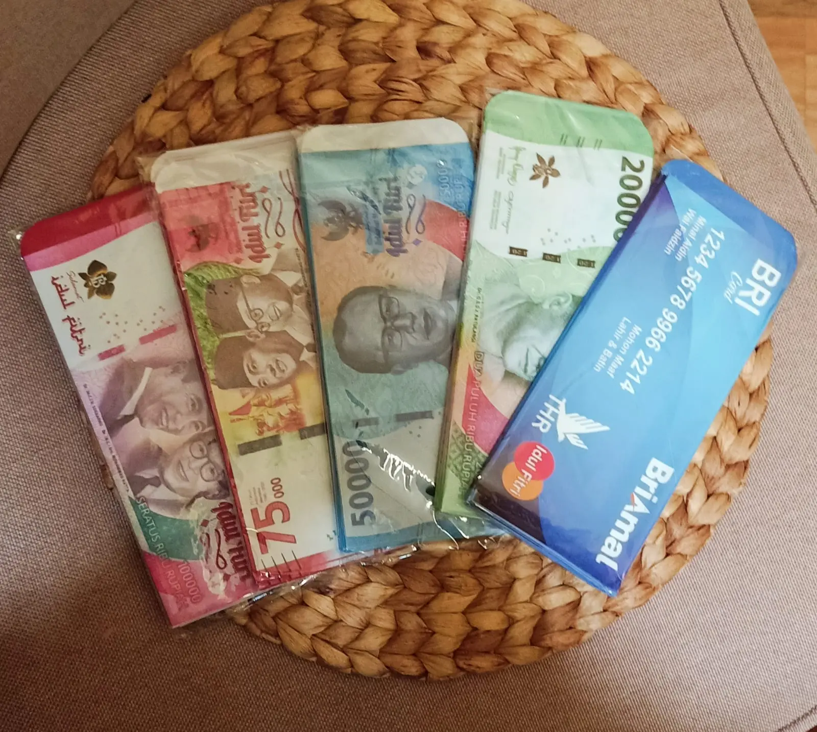 AMPLOP LEBARAN SERI MATA UANG 1 PACK ISI 10 AMPLOP UANG TIDAK DILIPAT