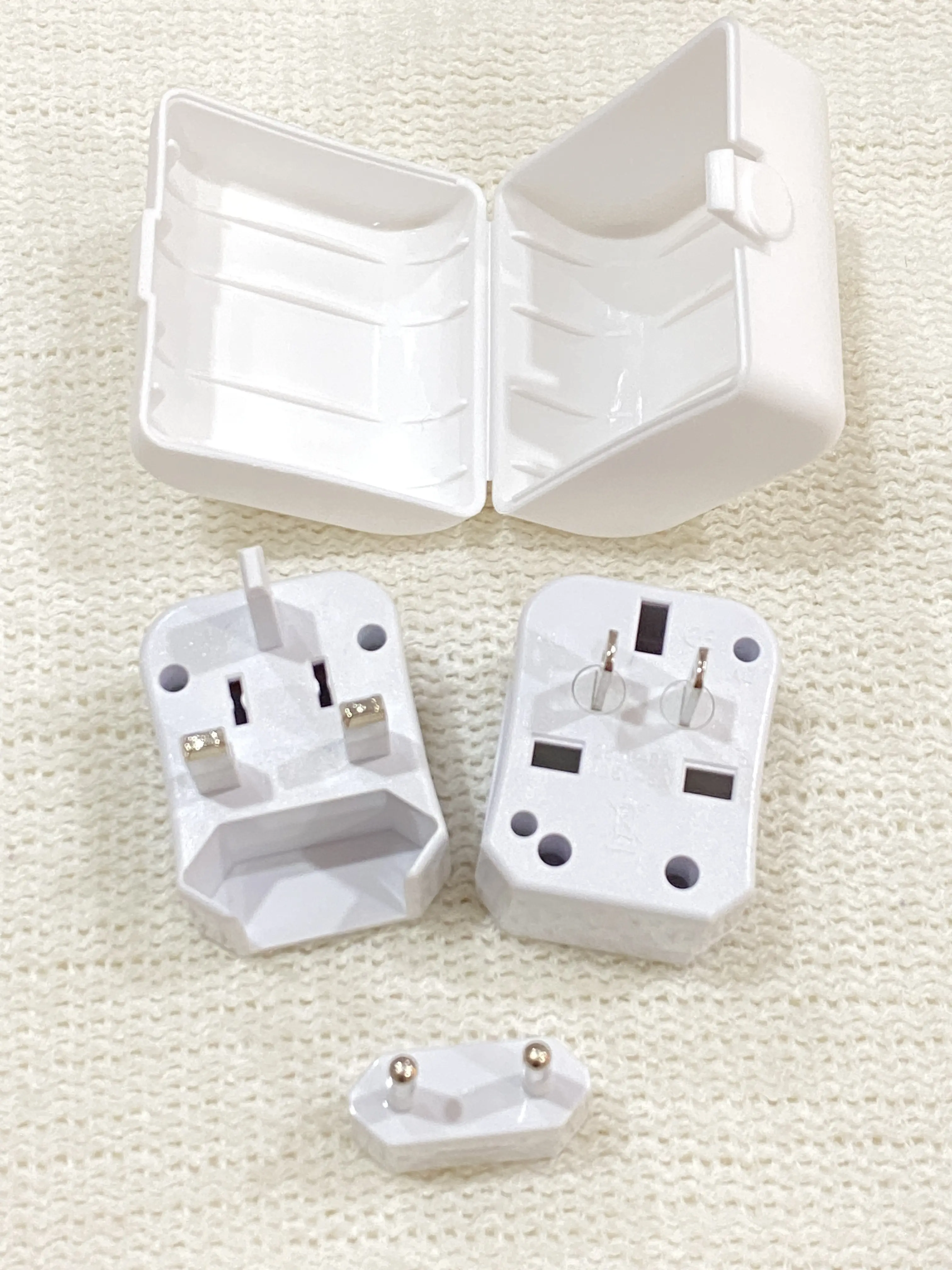 Colokan universal travel adaptor mancanegara