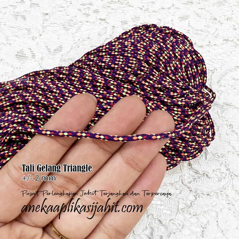 1 BKS TALI GELANG TRIANGLE / TALI GUNUNG 2 MM PANJANG (+/-81 M, 144GR) 3