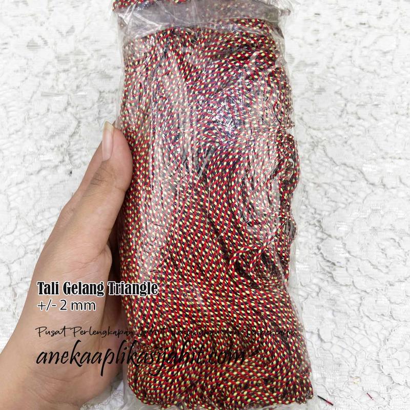 1 BKS TALI GELANG TRIANGLE / TALI GUNUNG 2 MM PANJANG (+/-81 M, 144GR) 0