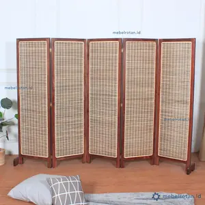 SKETSEL / PENYEKAT RUANGAN / PEMBATAS KAYU Lyde 5Daun