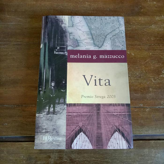 Gambar buku novel - Melania g.Mazzucco Vita Premio Strega 2003 .c5 dari toko buku sumber joyo Kab. Magetan Tokopedia